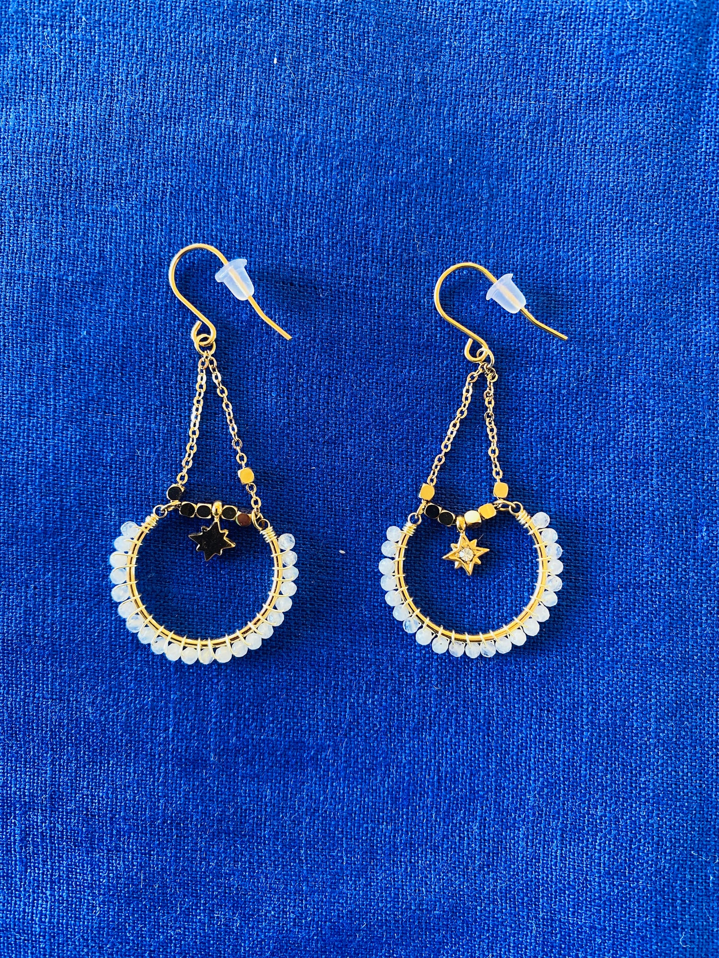 Boucles d'oreilles Noelia - doré et agate blanche