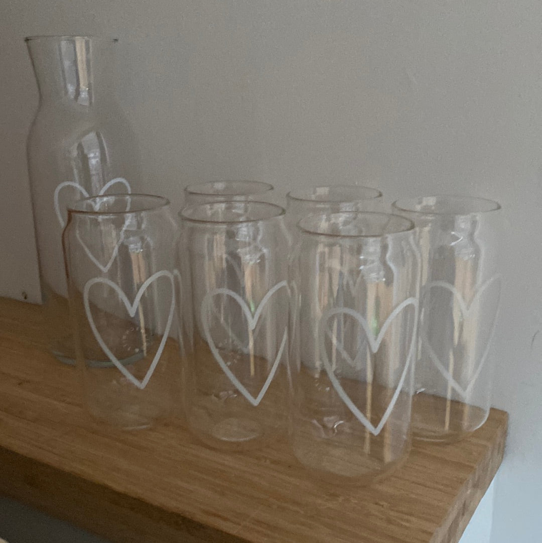 Set de 6 grands verres transparents - cœur blanc et la carafe